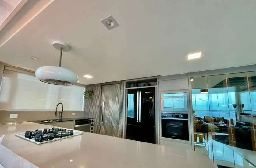 Cobertura Triplex frente mar com 7 suítes e 6 vagas de garagem em Balneário Camboriú — foto 4