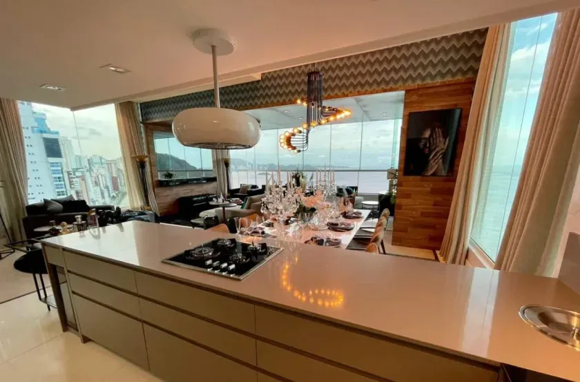 Cobertura Triplex frente mar com 7 suítes e 6 vagas de garagem em Balneário Camboriú — foto 16
