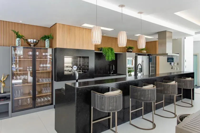 Apartamento quadra mar com 3 suítes e 3 vagas de garagem em Balneário Camboriú — foto 53