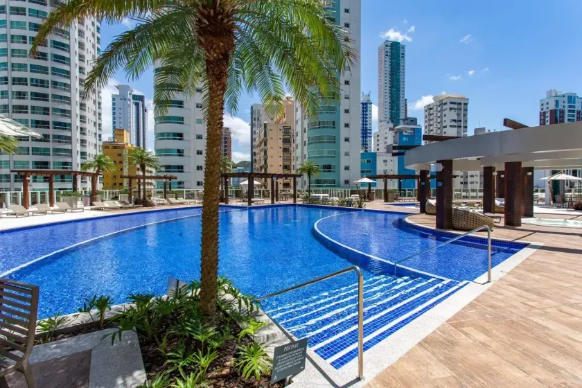Apartamento quadra mar com 3 suítes e 3 vagas de garagem em Balneário Camboriú — foto 79