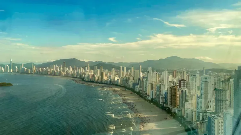 Apartamento quadra mar com 3 suítes e 3 vagas de garagem em Balneário Camboriú — foto 19