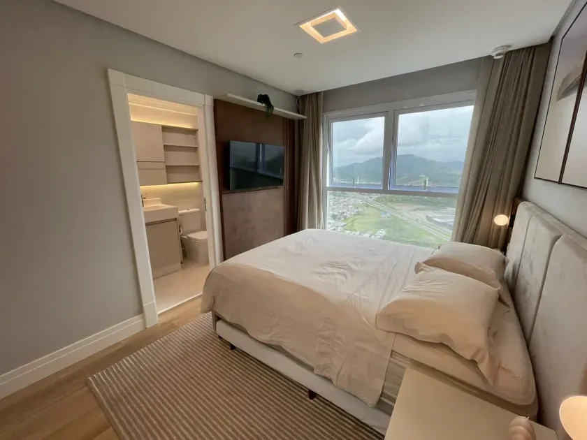 Apartamento alto padrão frente mar com 4 suítes e 3 vagas de garagem - Av. Atlântica/SC — foto 19