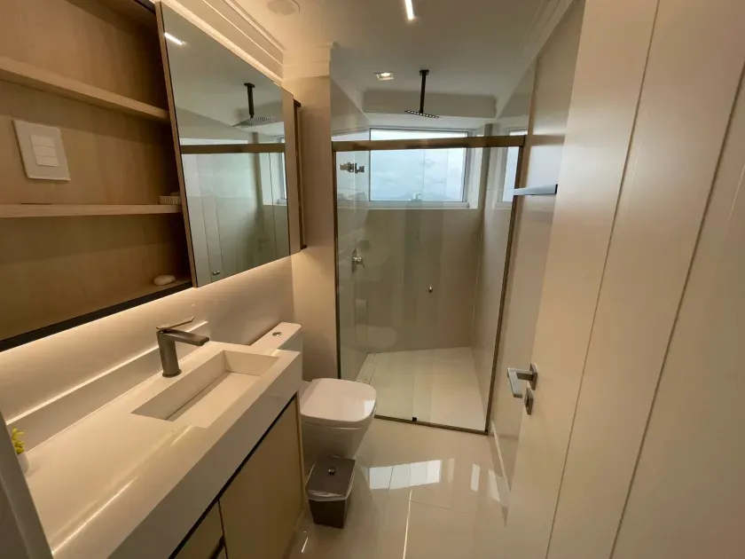 Apartamento alto padrão frente mar com 4 suítes e 3 vagas de garagem - Av. Atlântica/SC — foto 29