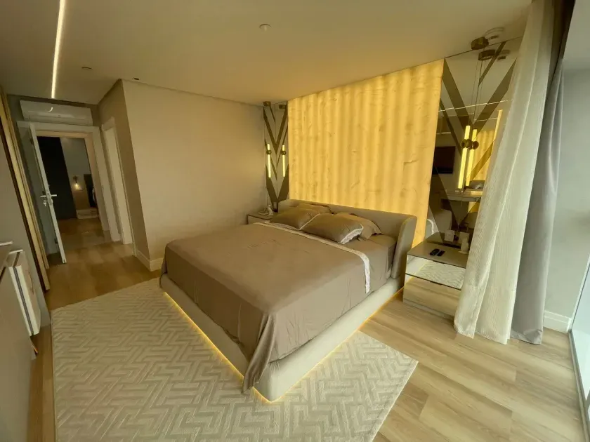 Apartamento alto padrão frente mar com 4 suítes e 3 vagas de garagem - Av. Atlântica/SC — foto 23