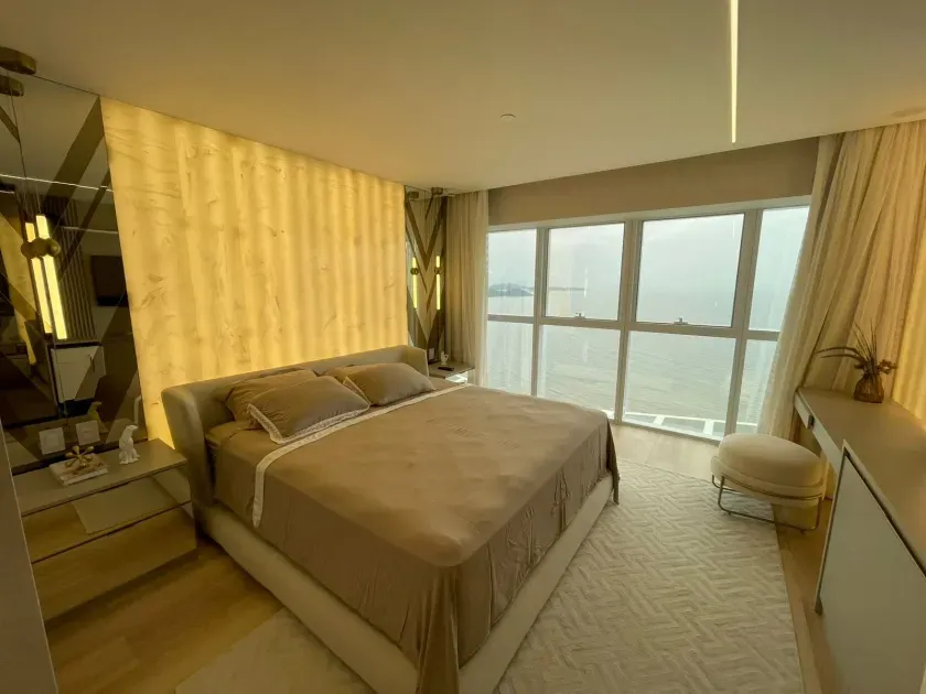 Apartamento alto padrão frente mar com 4 suítes e 3 vagas de garagem - Av. Atlântica/SC — foto 20
