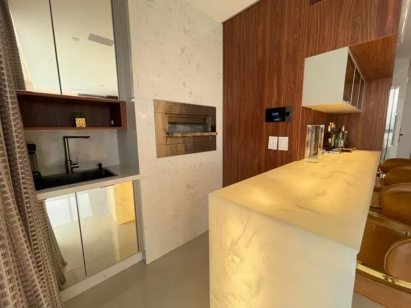 Apartamento alto padrão frente mar com 4 suítes e 3 vagas de garagem - Av. Atlântica/SC — foto 4