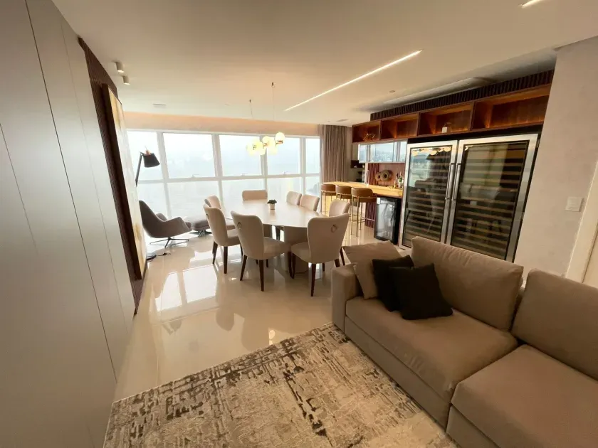 Apartamento alto padrão frente mar com 4 suítes e 3 vagas de garagem - Av. Atlântica/SC — foto 8
