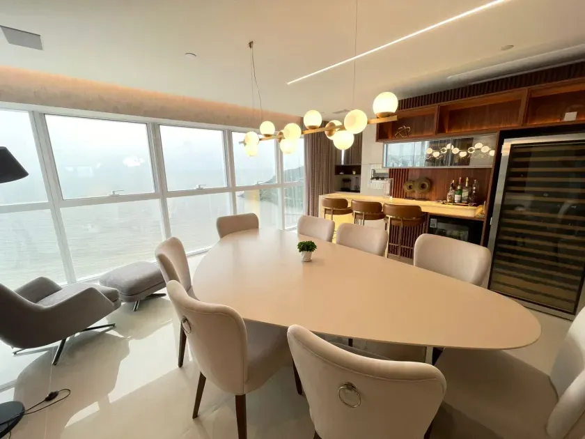Apartamento alto padrão frente mar com 4 suítes e 3 vagas de garagem - Av. Atlântica/SC — foto 9