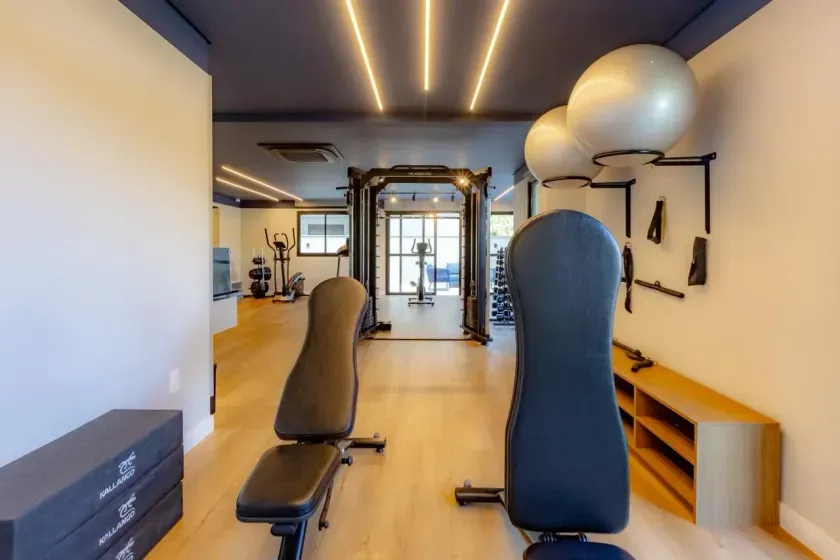 Apartamento semi-mobiliado com 2 suítes e 2 vagas de garagem na Praia dos Amores — foto 42