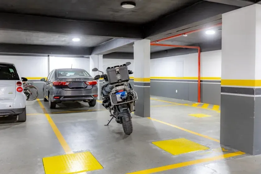 Apartamento semi-mobiliado com 2 suítes e 2 vagas de garagem na Praia dos Amores — foto 50