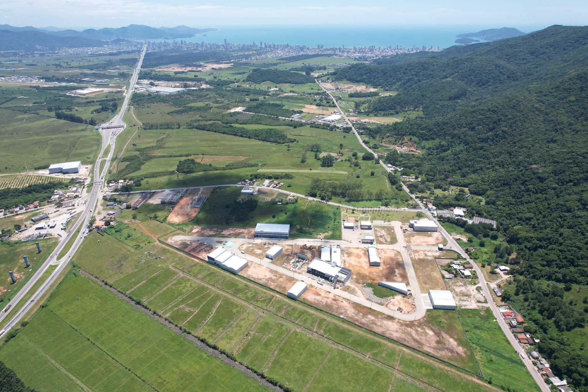 ABC Business Park — fachada e renders 21, ABC Embralot, Balneário Perequê, Porto Belo SC ABC Business Park — fachada e renders 21, ABC Embralot, Balneário Perequê, Porto Belo SC