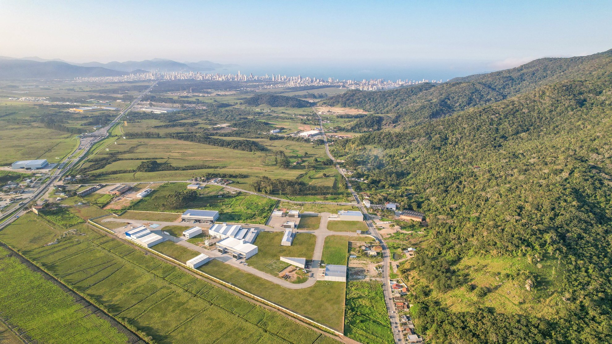 ABC Business Park — fachada e renders 26, ABC Embralot, Balneário Perequê, Porto Belo SC ABC Business Park — fachada e renders 26, ABC Embralot, Balneário Perequê, Porto Belo SC