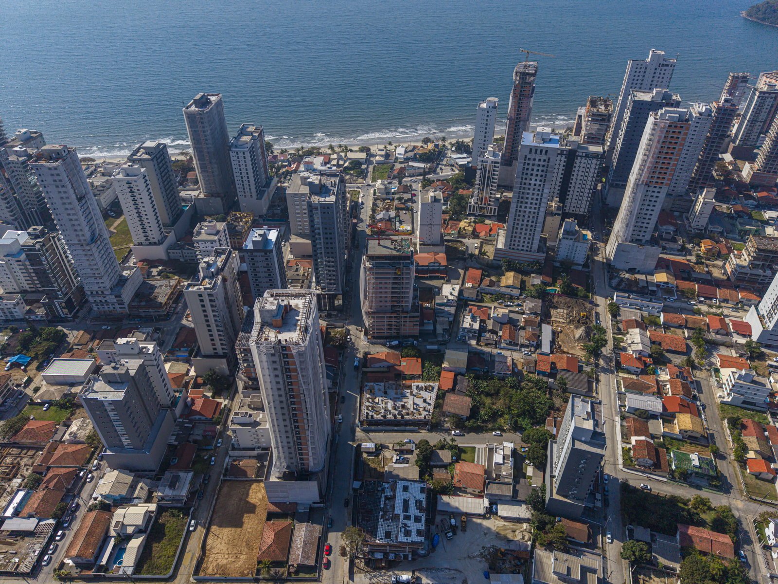 Aventador Beach Tower — andamento da obra, NH Empreendimentos, Balneário Perequê, Porto Belo SC Aventador Beach Tower — andamento da obra, NH Empreendimentos, Balneário Perequê, Porto Belo SC