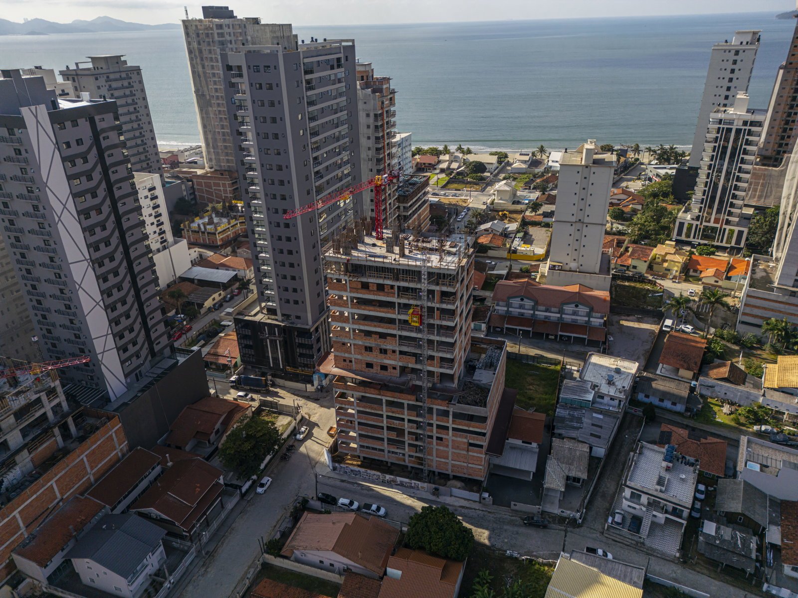 Aventador Beach Tower — andamento da obra, NH Empreendimentos, Balneário Perequê, Porto Belo SC Aventador Beach Tower — andamento da obra, NH Empreendimentos, Balneário Perequê, Porto Belo SC