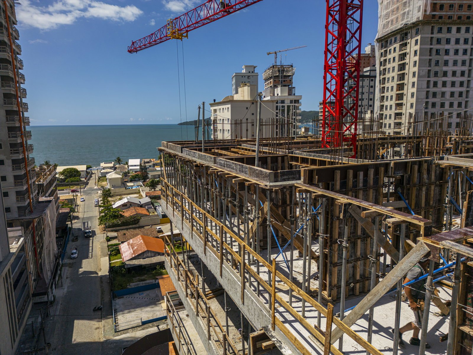 Aventador Beach Tower — andamento da obra, NH Empreendimentos, Balneário Perequê, Porto Belo SC Aventador Beach Tower — andamento da obra, NH Empreendimentos, Balneário Perequê, Porto Belo SC