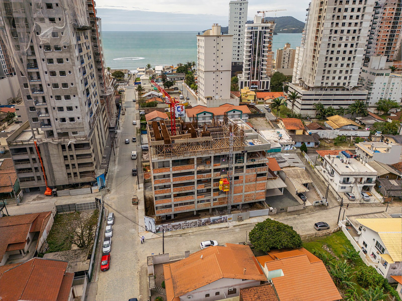 Aventador Beach Tower — andamento da obra em 26/11/2025, NH Empreendimentos, Balneário Perequê, Porto Belo SC Aventador Beach Tower — andamento da obra em 26/11/2025, NH Empreendimentos, Balneário Perequê, Porto Belo SC