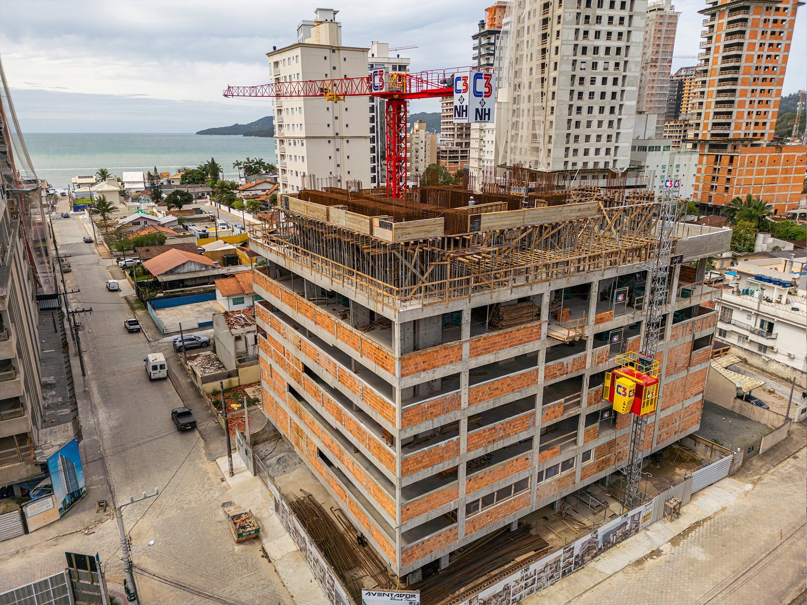 Aventador Beach Tower — andamento da obra em 26/11/2025, NH Empreendimentos, Balneário Perequê, Porto Belo SC Aventador Beach Tower — andamento da obra em 26/11/2025, NH Empreendimentos, Balneário Perequê, Porto Belo SC
