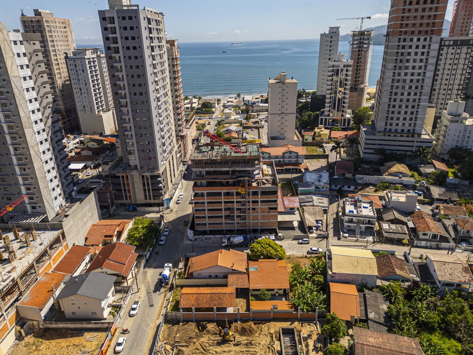 Aventador Beach Tower — andamento da obra em 28/01/2026, NH Empreendimentos, Balneário Perequê, Porto Belo SC Aventador Beach Tower — andamento da obra em 28/01/2026, NH Empreendimentos, Balneário Perequê, Porto Belo SC