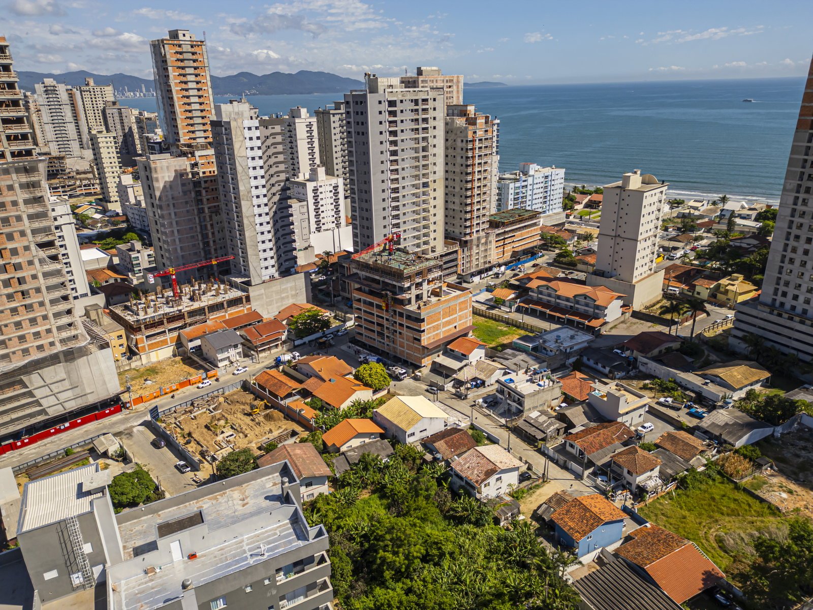 Aventador Beach Tower — andamento da obra em 28/01/2026, NH Empreendimentos, Balneário Perequê, Porto Belo SC Aventador Beach Tower — andamento da obra em 28/01/2026, NH Empreendimentos, Balneário Perequê, Porto Belo SC