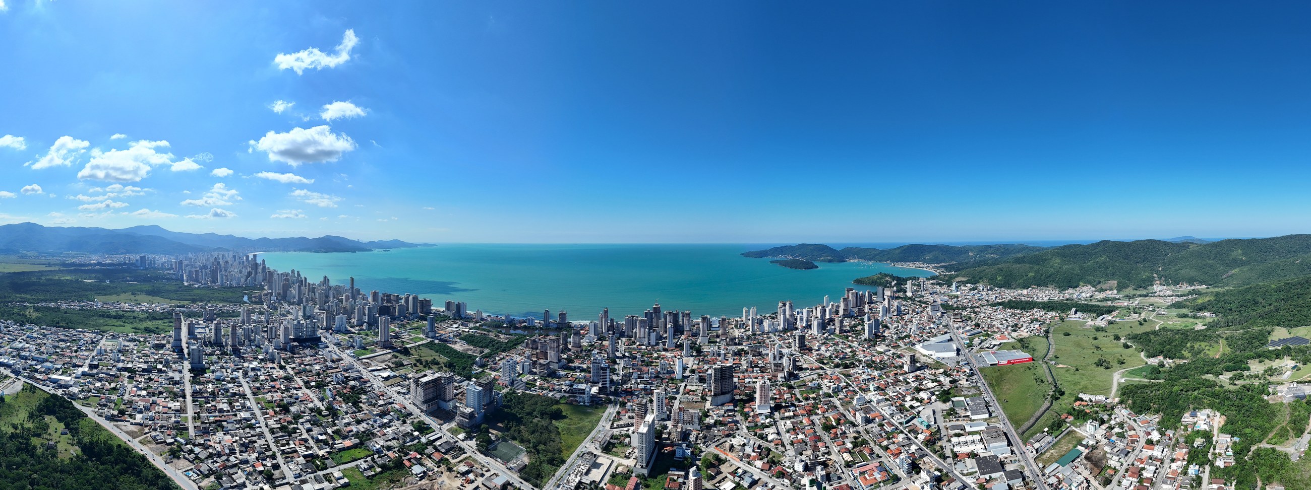 Balas Tower — Panorama aéreo da região de Porto Belo SC, B.Balas Construtora e Incorporadora, Balneário Perequê, Porto Belo SC Balas Tower — Panorama aéreo da região de Porto Belo SC, B.Balas Construtora e Incorporadora, Balneário Perequê, Porto Belo SC