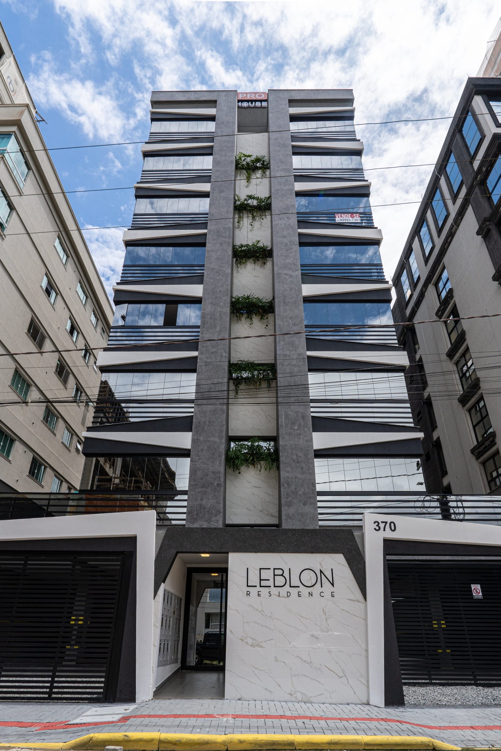 Leblon Residence — Fachada do prédio pronto (foto real), Construtora Pro House, Porto Belo SC