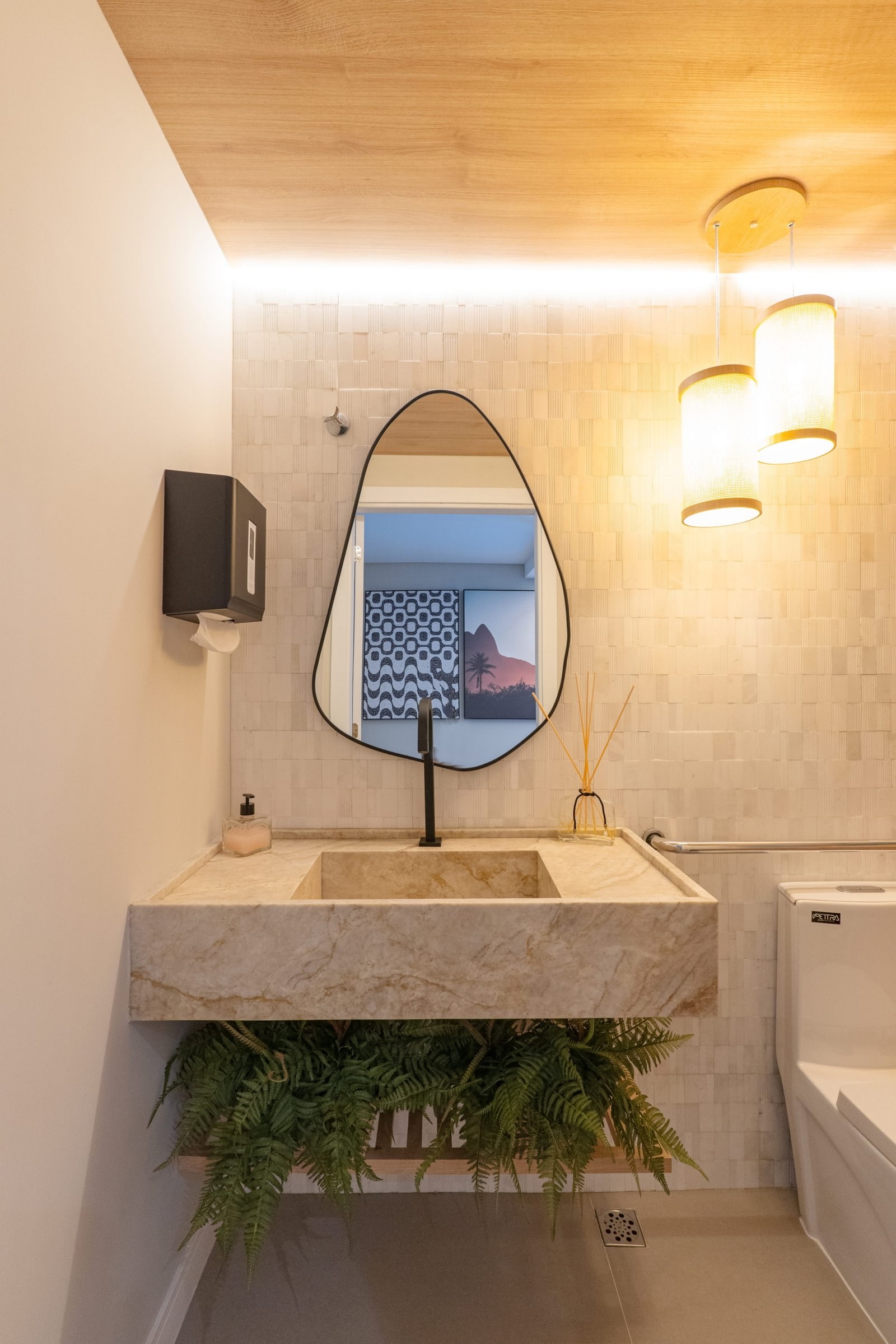 Leblon Residence — Lavabo da área comum (foto real), Construtora Pro House, Porto Belo SC