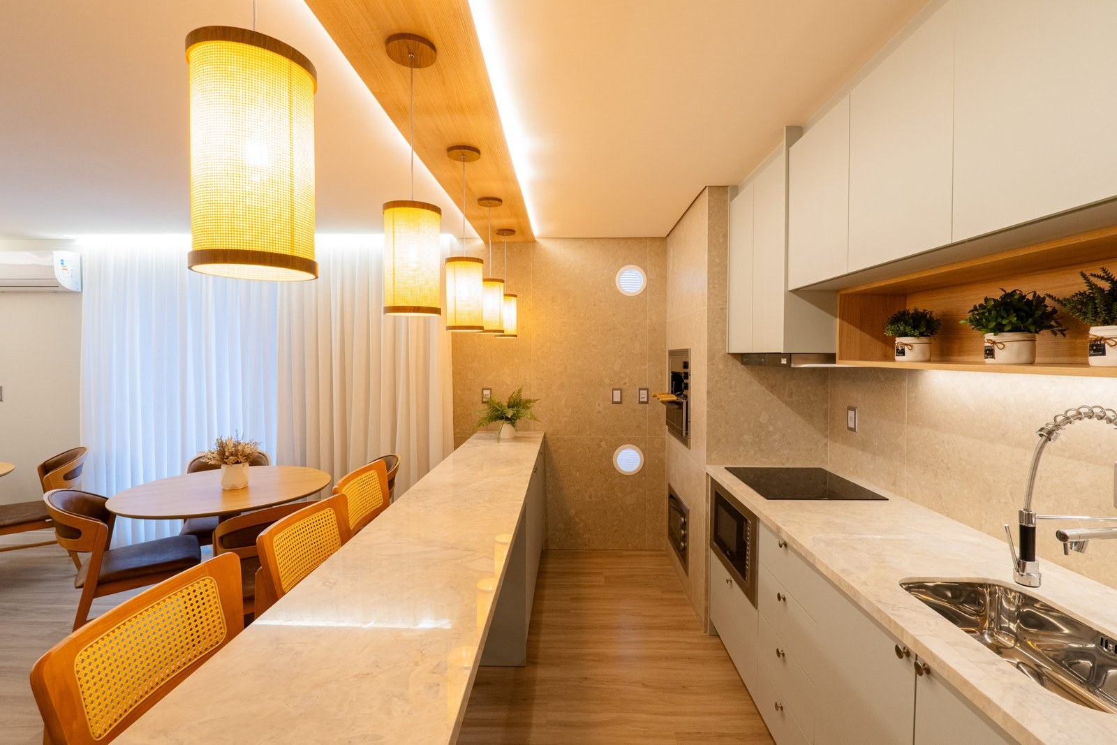 Leblon Residence — Cozinha do salão de festas (foto real), Construtora Pro House, Porto Belo SC