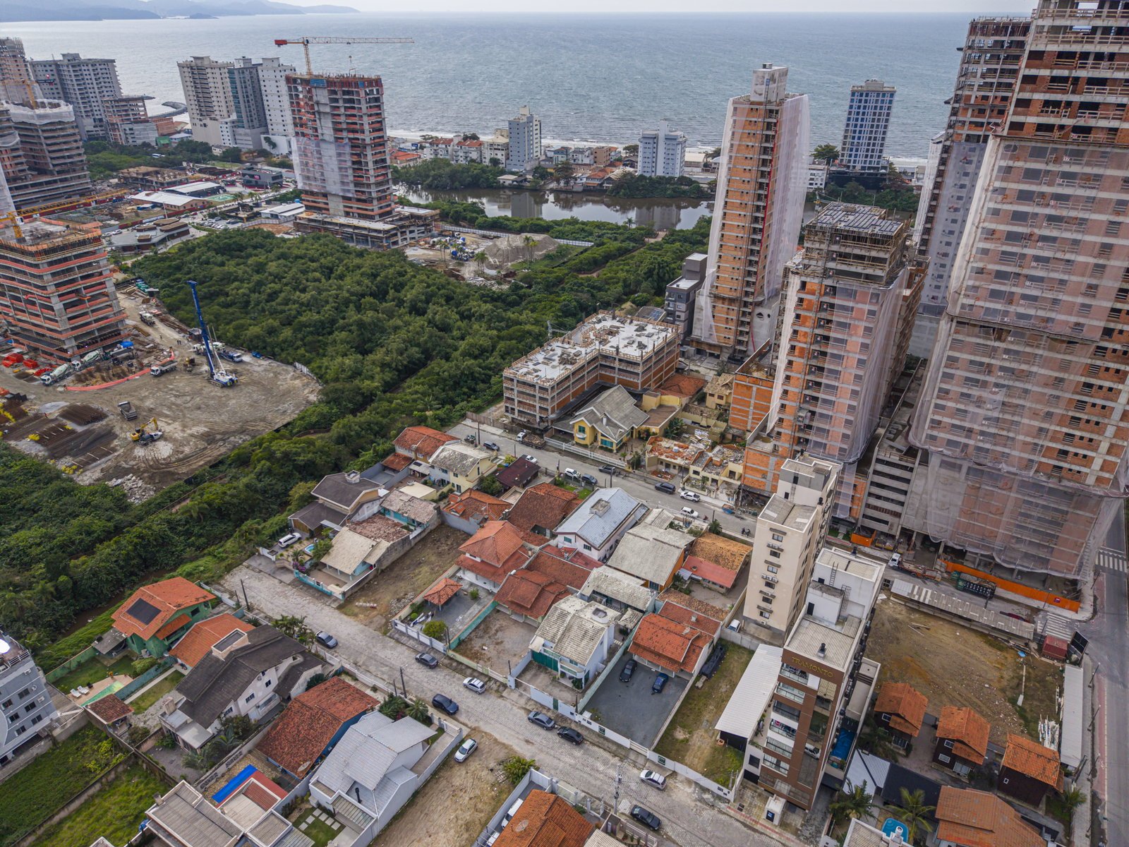Mar Amar Residence — andamento da obra, Menegoi, Porto Belo SC