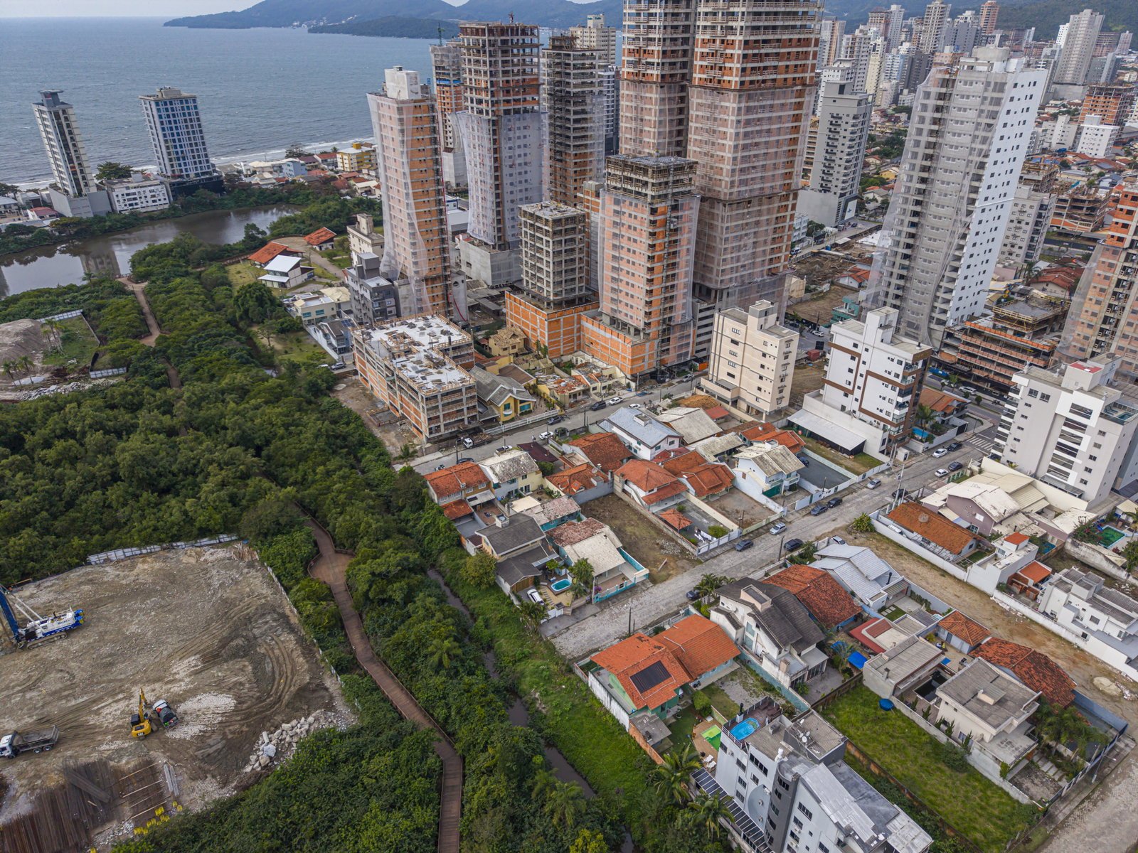 Mar Amar Residence — andamento da obra, Menegoi, Porto Belo SC