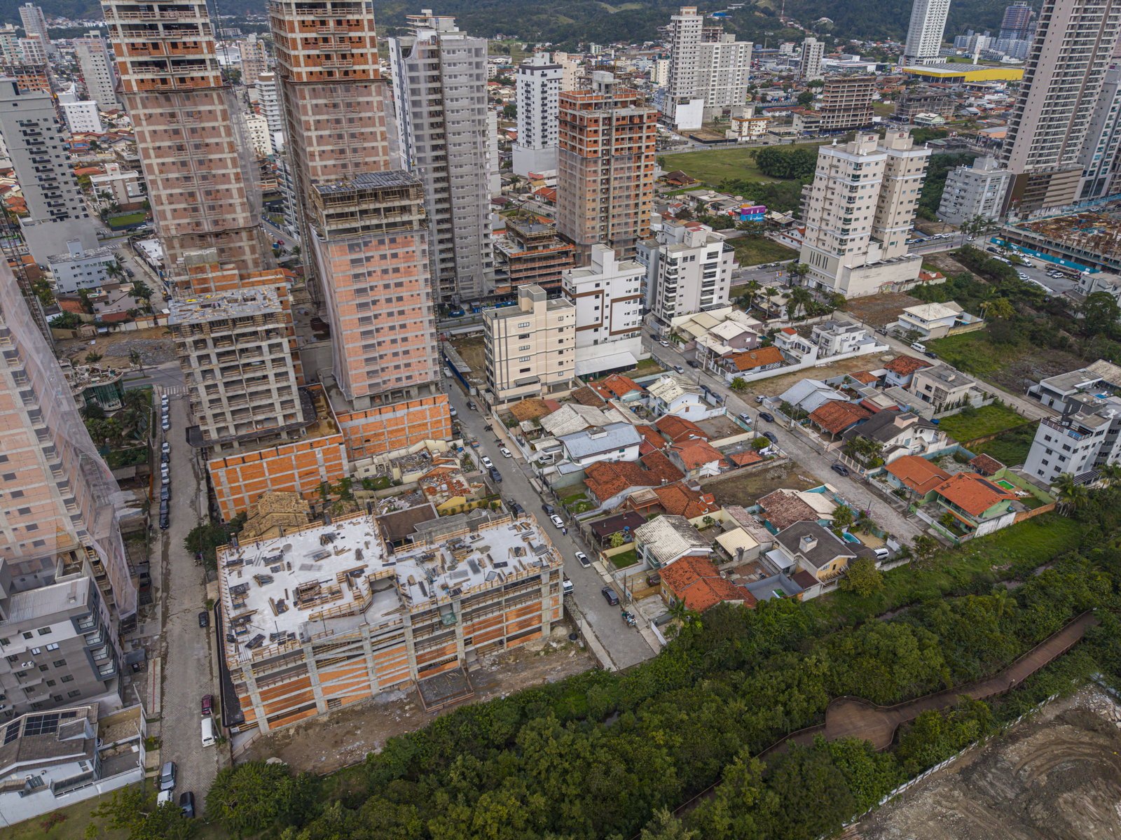 Mar Amar Residence — andamento da obra, Menegoi, Porto Belo SC