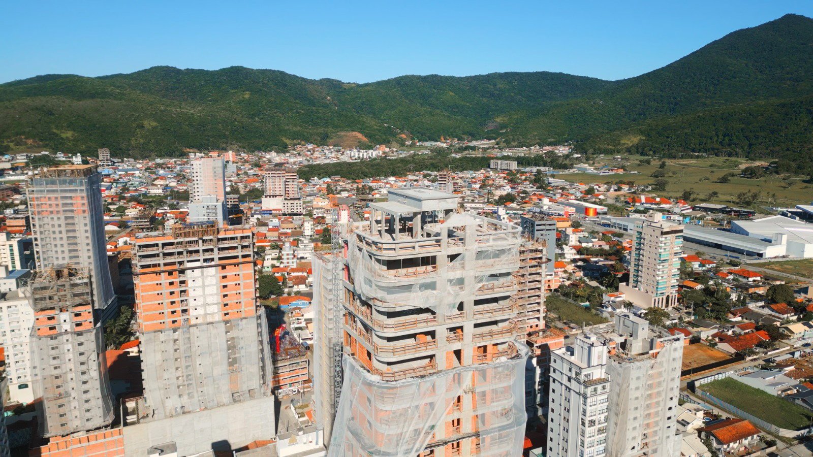 Mirador de Alicante — andamento da obra, Thozen Construtora, Balneário Perequê, Porto Belo SC Mirador de Alicante — andamento da obra, Thozen Construtora, Balneário Perequê, Porto Belo SC
