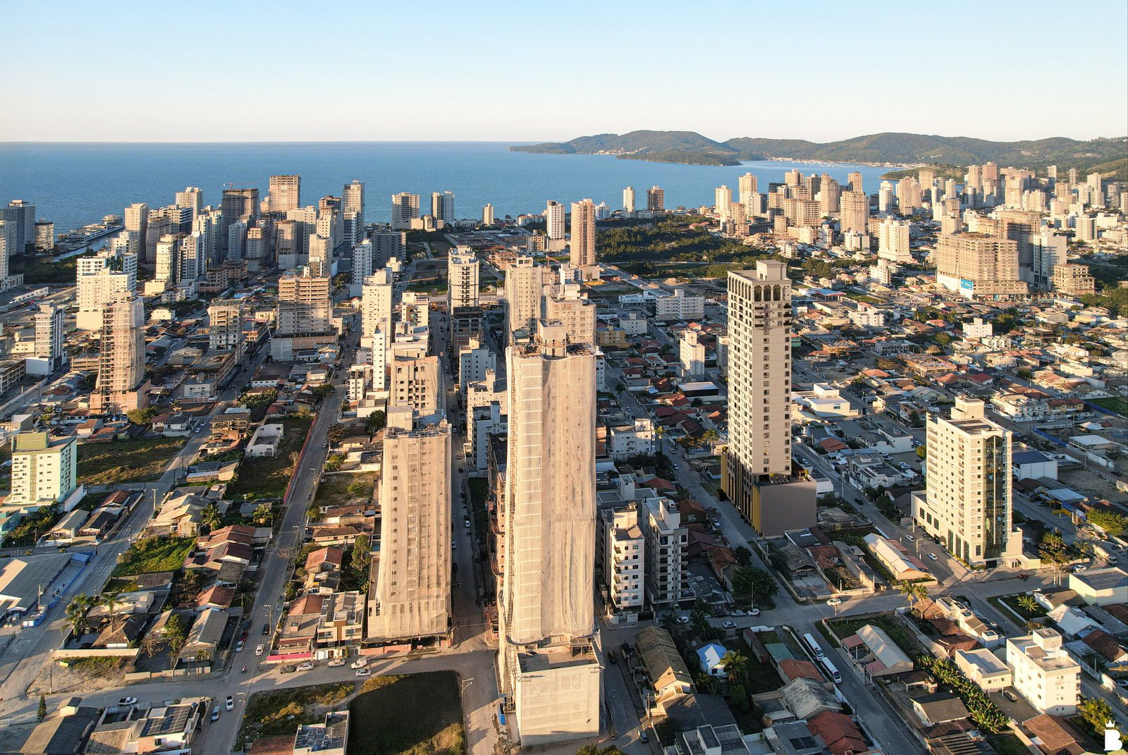 Monaco Studios — externa aerea, Tramonto Empreendimentos, Jardim Dourado, Porto Belo SC Monaco Studios — externa aerea, Tramonto Empreendimentos, Jardim Dourado, Porto Belo SC