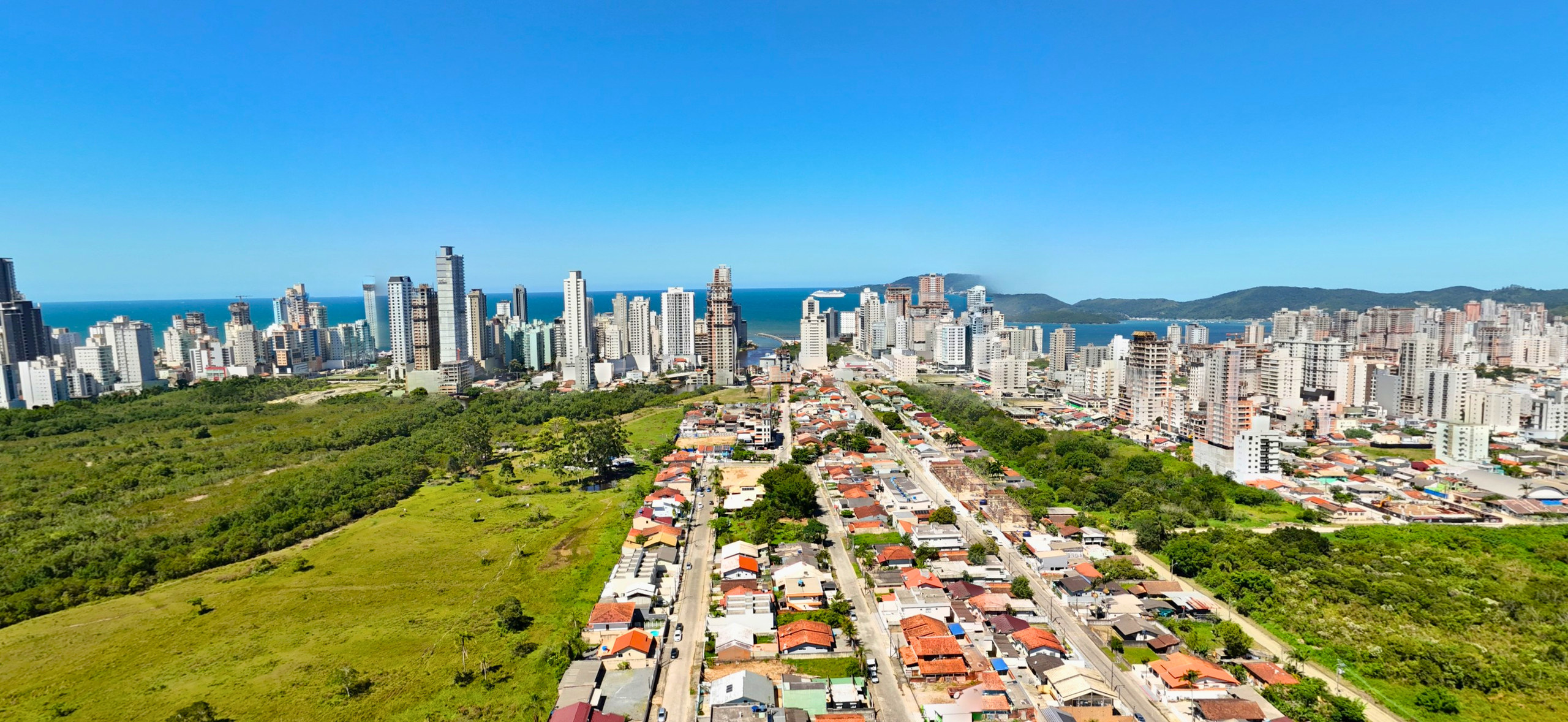 Nexus — vista do rooftop para Itapema e Porto Belo