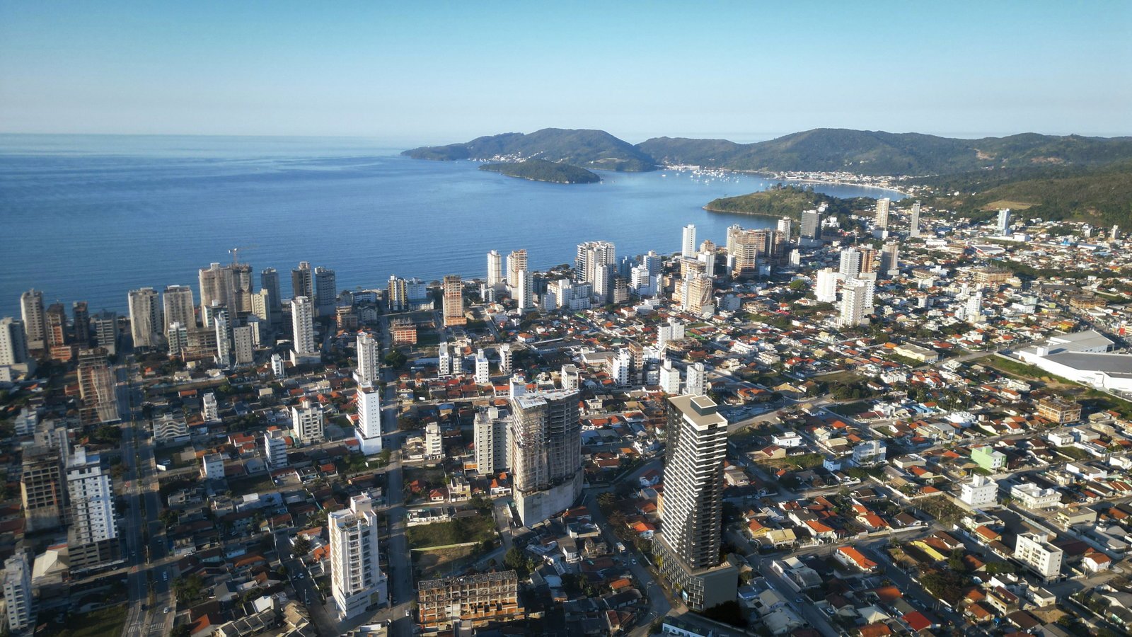 One Bay Tower — fachada e renders 6, Engeed Incorporadora, Balneário Perequê, Porto Belo SC One Bay Tower — fachada e renders 6, Engeed Incorporadora, Balneário Perequê, Porto Belo SC