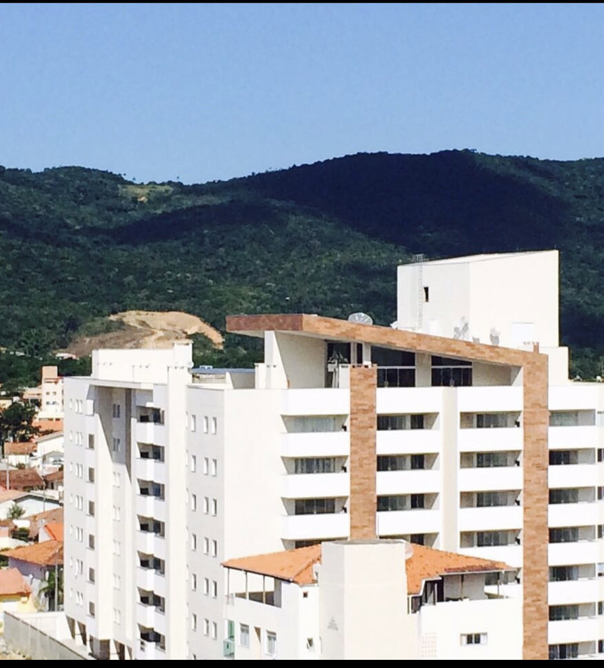 Porto Franco — fachada vista morro em Porto Belo SC