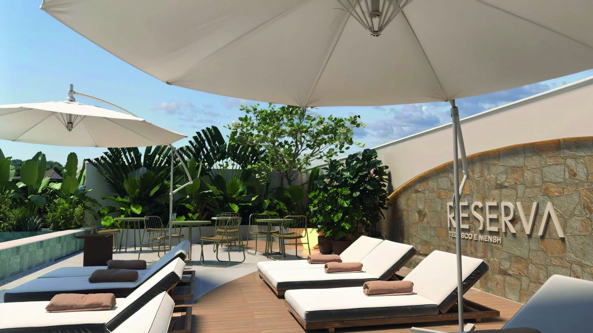 Reserva Tedesco & Mensch — deck da piscina externa com espreguiçadeiras, Grupo TED, Jardim Dourado, Porto Belo SC Reserva Tedesco & Mensch — deck da piscina externa com espreguiçadeiras, Grupo TED, Jardim Dourado, Porto Belo SC