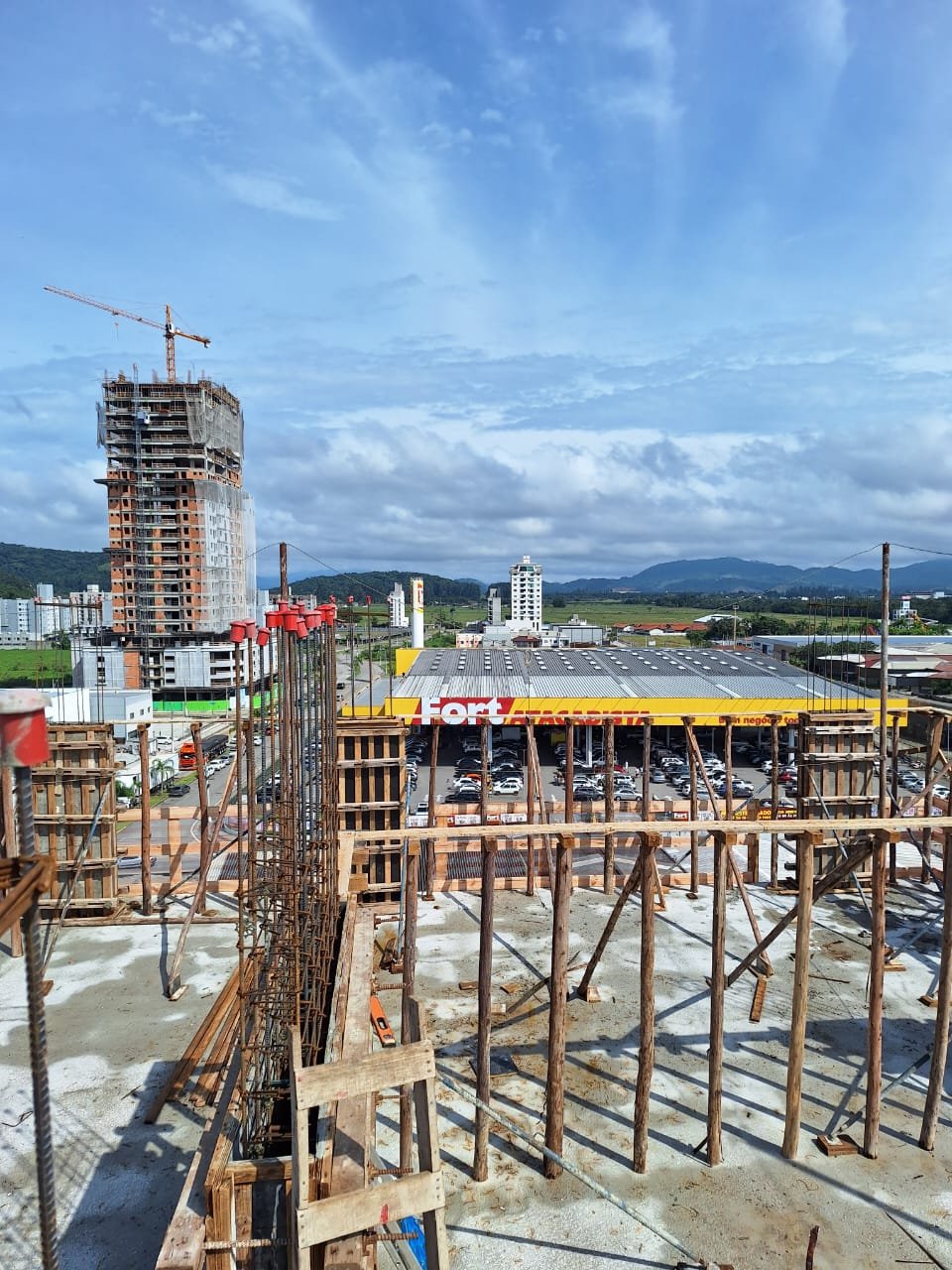 Stelle Marine Residence — piso fundos, C. Morgenster Construtora, Balneário Perequê, Porto Belo SC Stelle Marine Residence — piso fundos, C. Morgenster Construtora, Balneário Perequê, Porto Belo SC