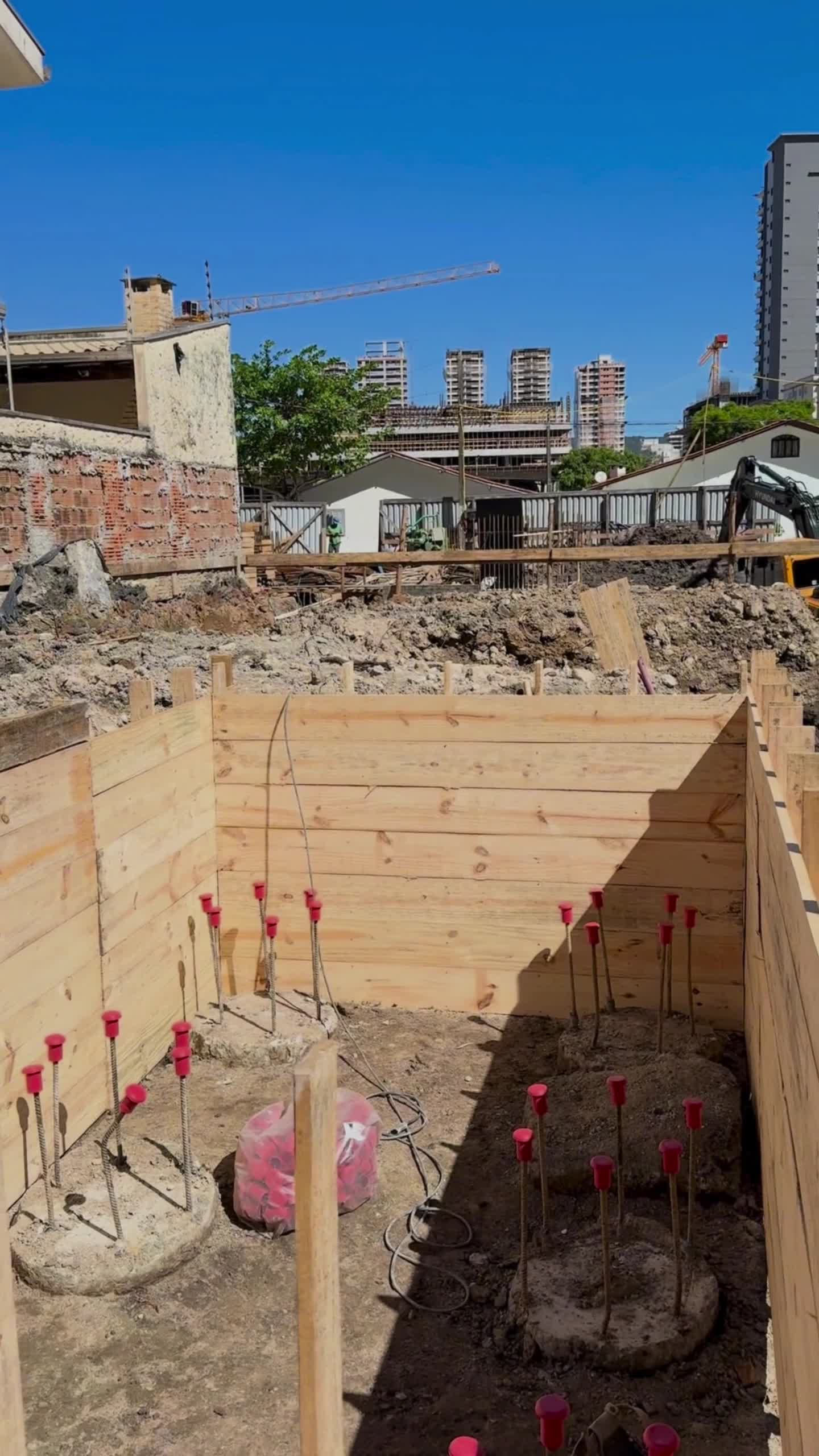 Agatha Tower — vídeo · Finalizacao helice continua, Porto Belo SC