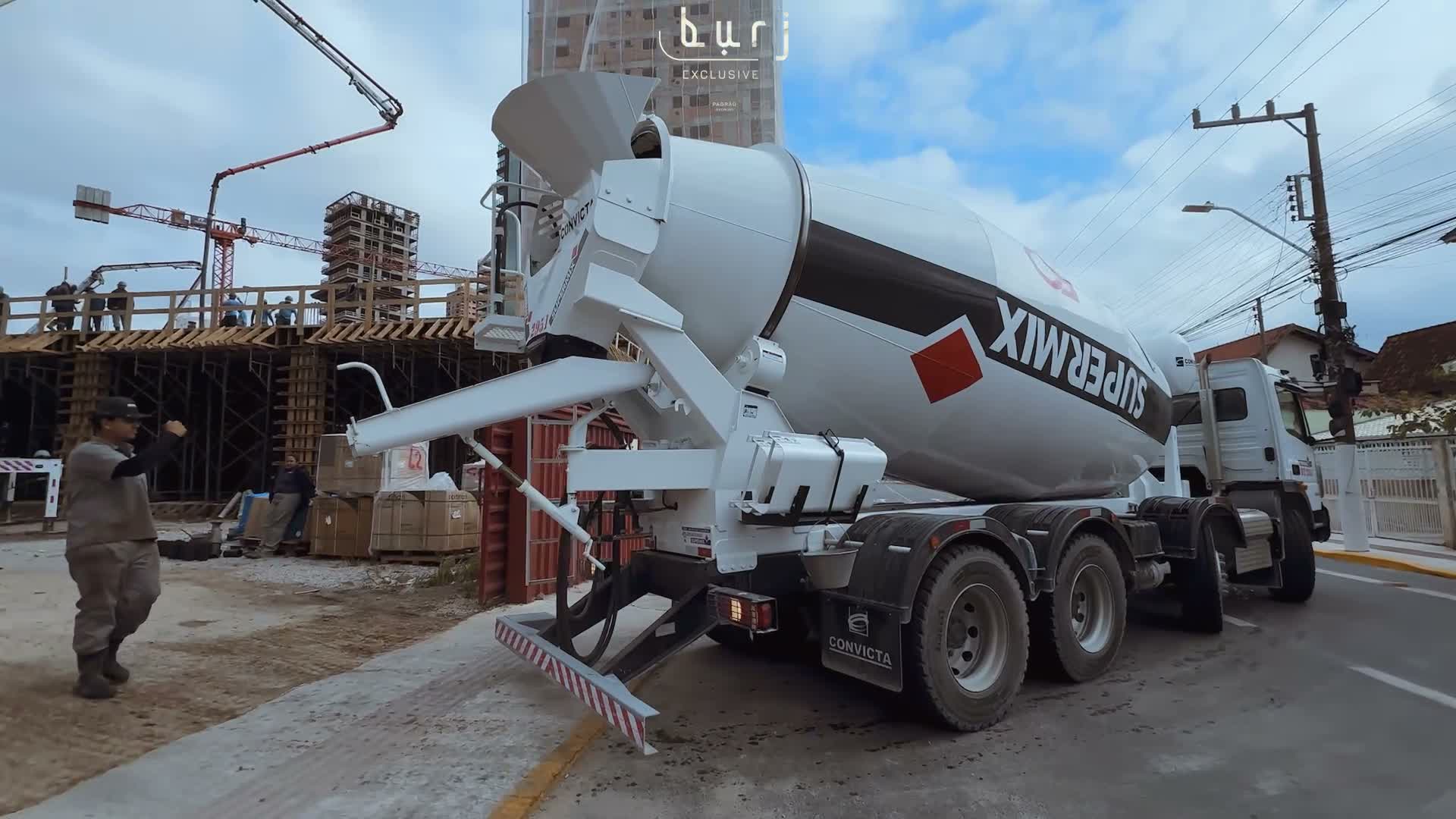 Burj Exclusive Residence — vídeo · Andamento de obra Junho 2026, Porto Belo SC